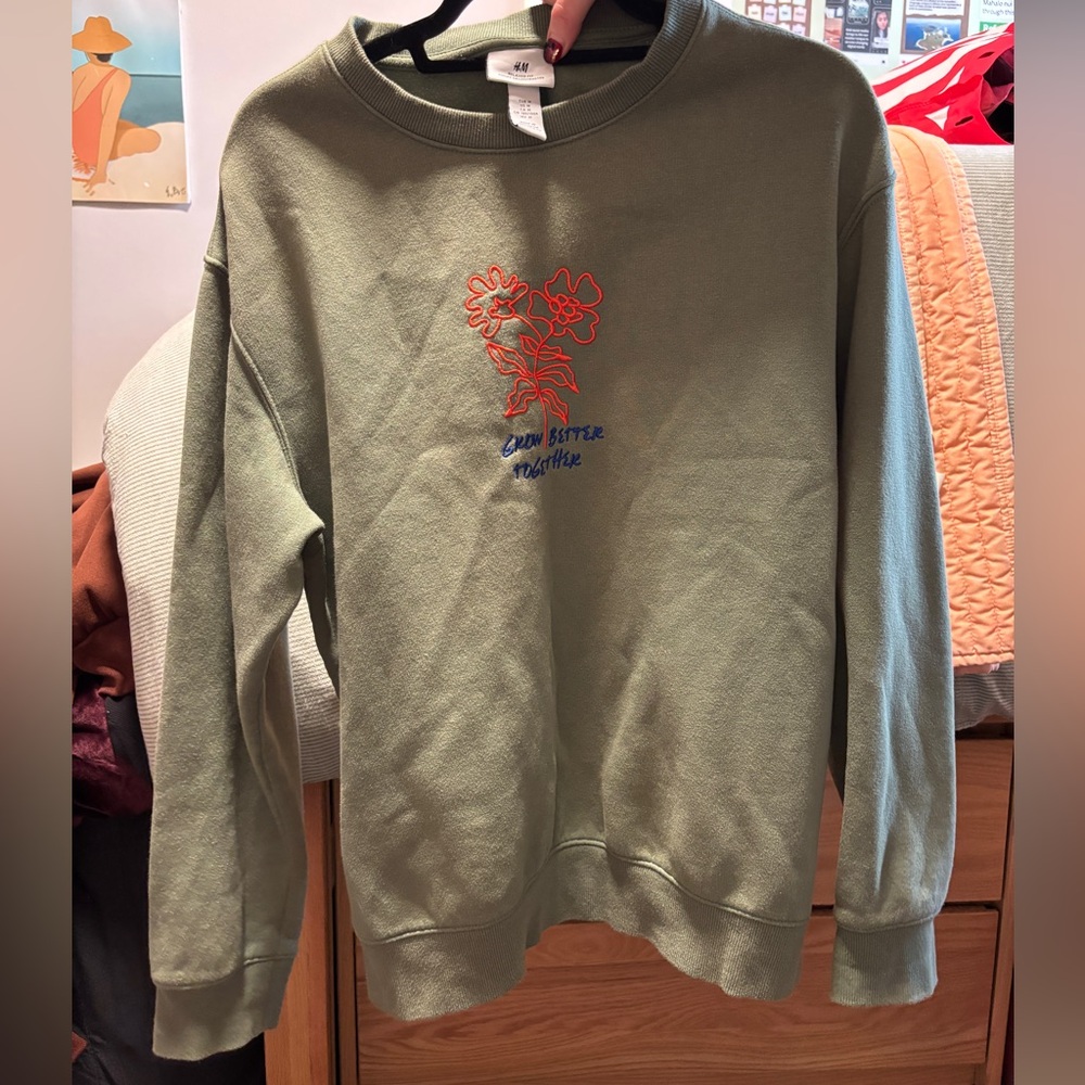 H&M Sweatshirt Grow Better Together Size M
